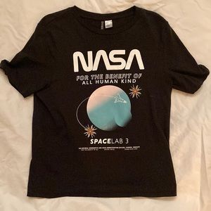 DIVIDED graphic t-shirt.